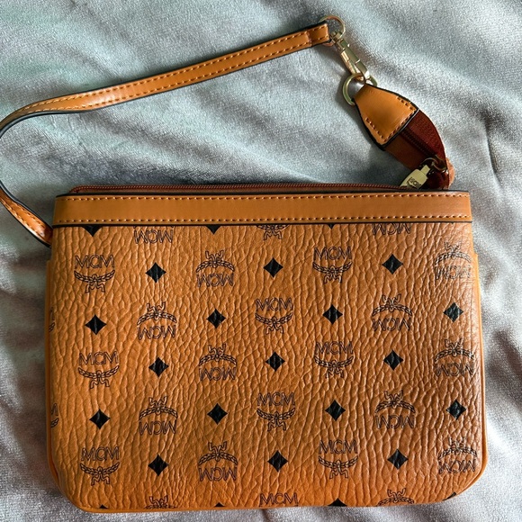 MCM Clutch - Picture 2 of 3